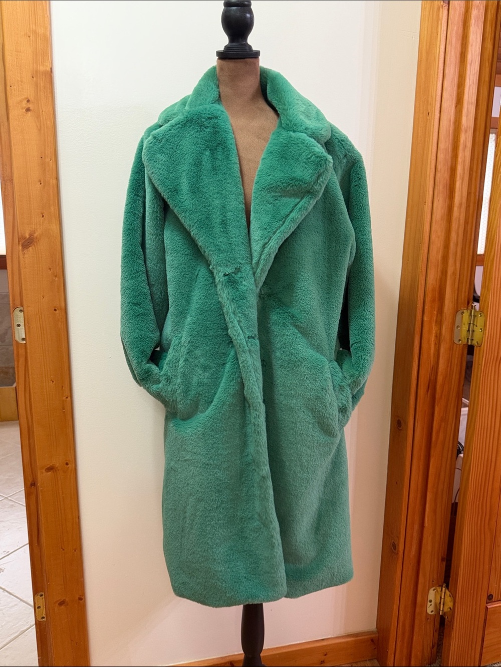 Muubaa Emerald Faux Fur Coat. Size 6. Runs Big. Very luxurious Fur NWOT